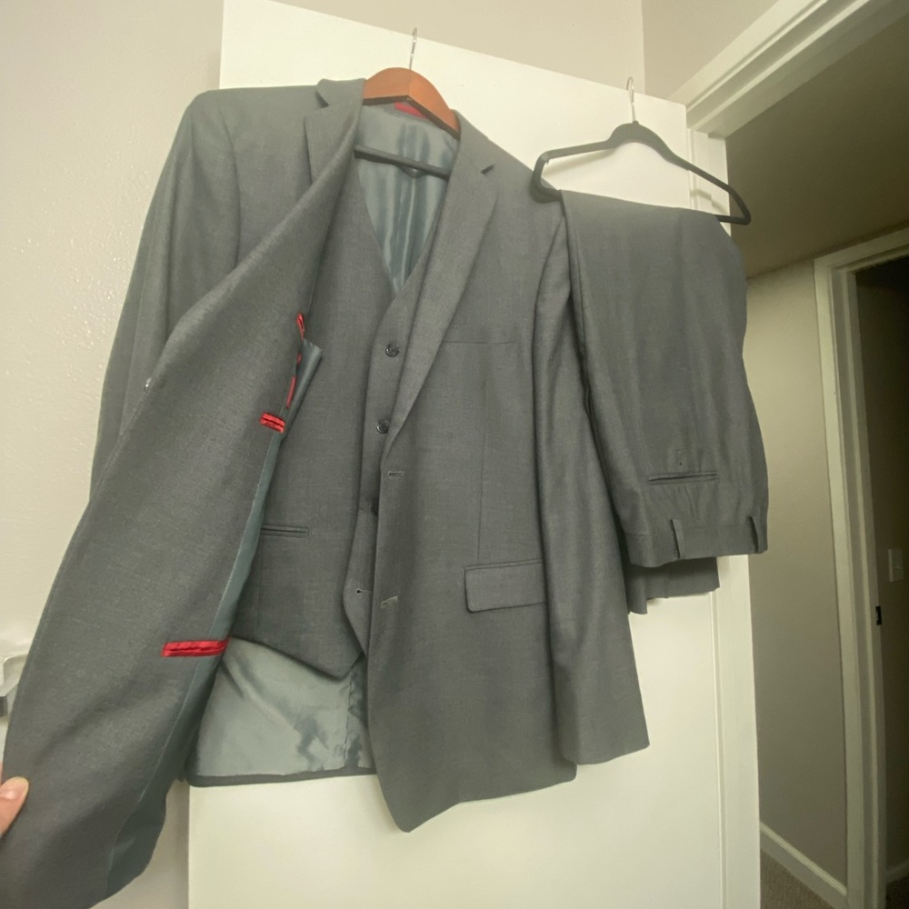 Alfani slim fit! Men 3 Pieces suit!
